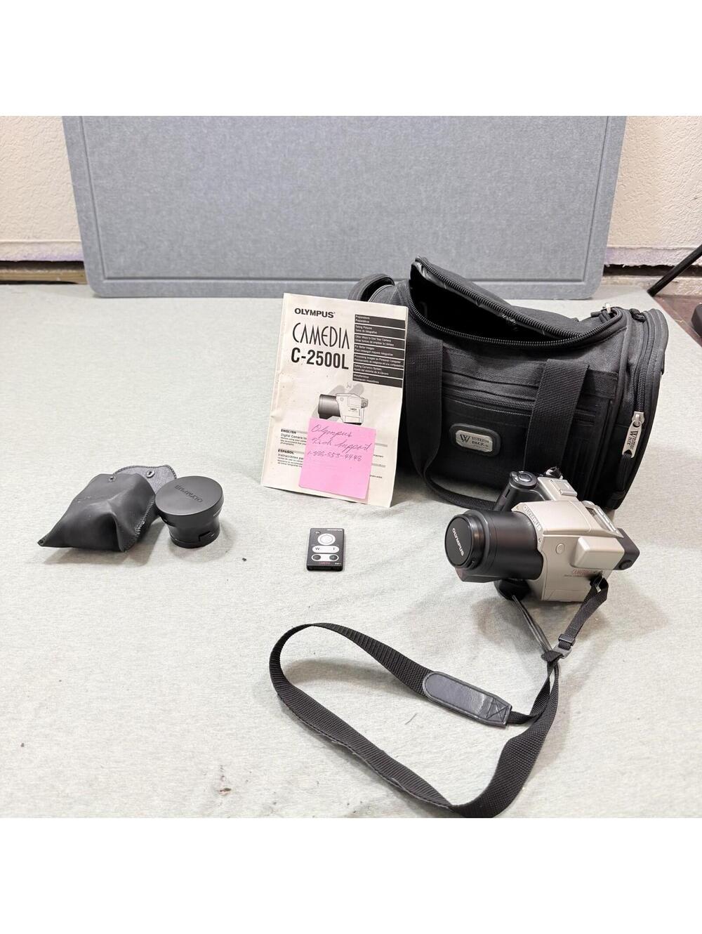 C-2500L Olympus Camedia Digital Camera With Carrying Case Bag And Accessories‎